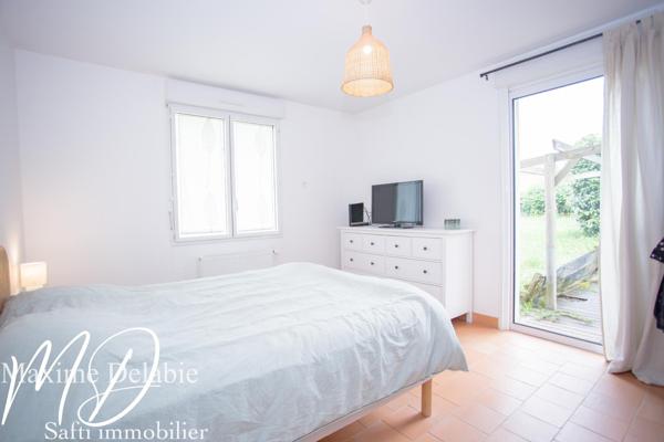 Superbe maison contemporaine de plain-pied avec garage et jardin