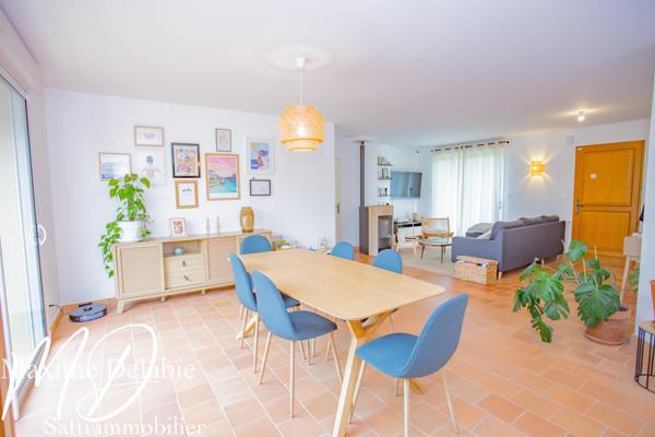 Superbe maison contemporaine de plain-pied avec garage et jardin
