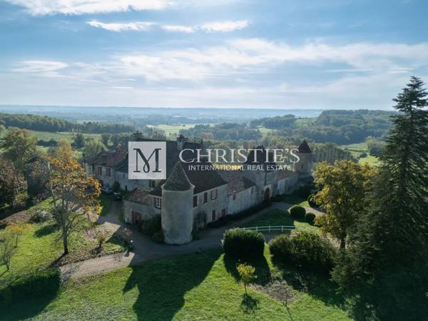 Près de Saint-Emilion – Exceptionnel Château historique entouré de 112 ha, parc avec piscine et tennis