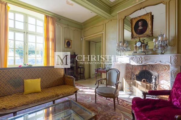 Près de Saint-Emilion – Exceptionnel Château historique entouré de 112 ha, parc avec piscine et tennis