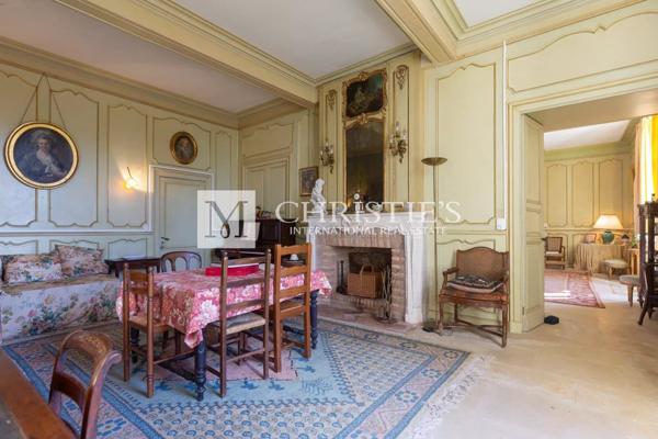 Près de Saint-Emilion – Exceptionnel Château historique entouré de 112 ha, parc avec piscine et tennis