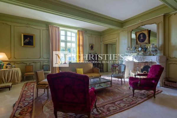 Près de Saint-Emilion – Exceptionnel Château historique entouré de 112 ha, parc avec piscine et tennis