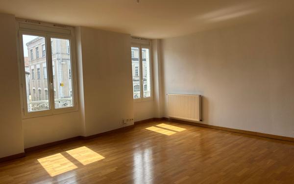 Appartement à louer    5 pièces •  Mont-de-Marsan