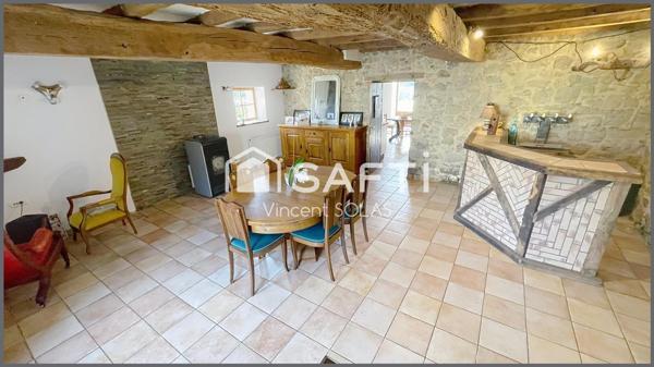 Maison en Pierre Rénovée de 210 m² sur 937 m² - 6 Chambres - 3 SDE - 3 WC - Piscine