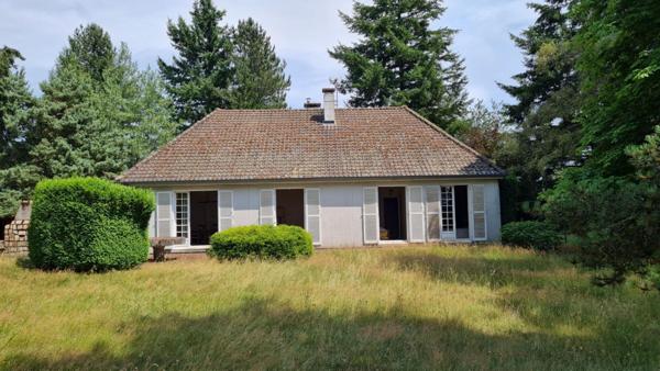 EXCLUSIVITE Jonzieux 42660 villa plain-pied construite en 1972 exposée EST/Ouest 118m² habitables 4 chambres 2 garages sur 3277m² de terrain