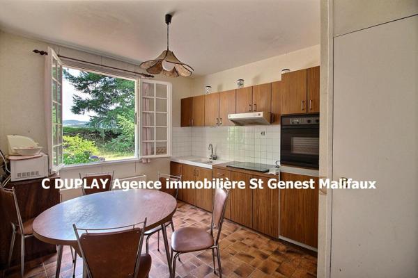 EXCLUSIVITE Jonzieux 42660 villa plain-pied construite en 1972 exposée EST/Ouest 118m² habitables 4 chambres 2 garages sur 3277m² de terrain