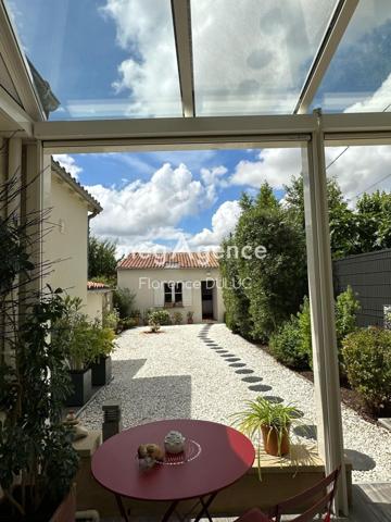 Maison à SAINT-JEAN-D'ANGELY, 17400 - 7 pièces 189m²