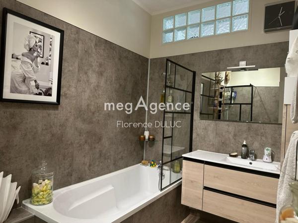 Maison à SAINT-JEAN-D'ANGELY, 17400 - 7 pièces 189m²