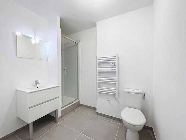QUARTIER NEY/ST SERGE - T2 NON MEUBLE neuf - DISPONIBLE LE 24/04
