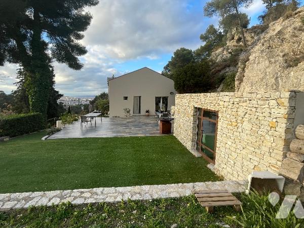 MAISON CONTEMPORAINE DE 8 PIECES, 239M² PARC DES CALANQUES 13010 MARSEILLE