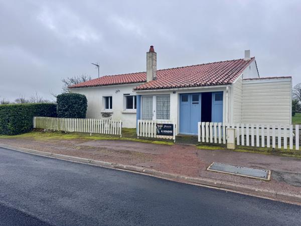 Saint-Mathurin (85150) Maison à rénover offrant 80 m2 habitables sur 801 m2 de terrain.