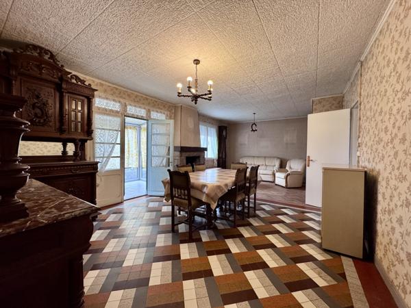 Saint-Mathurin (85150) Maison à rénover offrant 80 m2 habitables sur 801 m2 de terrain.