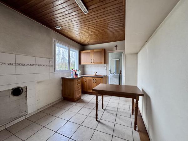 Saint-Mathurin (85150) Maison à rénover offrant 80 m2 habitables sur 801 m2 de terrain.