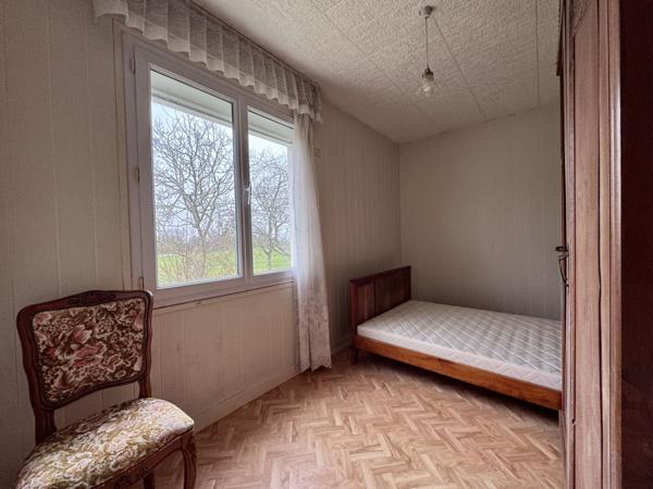 Saint-Mathurin (85150) Maison à rénover offrant 80 m2 habitables sur 801 m2 de terrain.