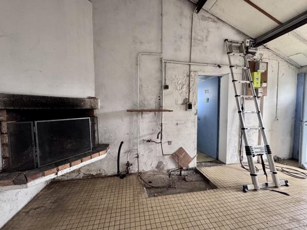 Saint-Mathurin (85150) Maison à rénover offrant 80 m2 habitables sur 801 m2 de terrain.