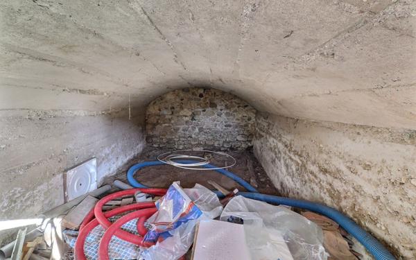 Maison à vendre    2 pièces •  Creys-Mépieu