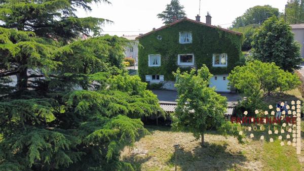 Pavillon sur sous-sol donnant sur une rivière avec terrain de 3 000 m²