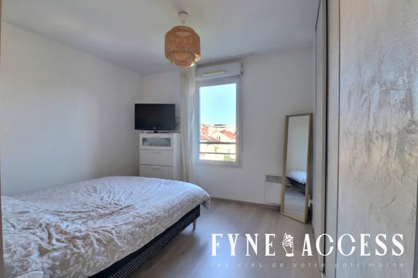 VÉNISSIEUX CENTRE VILLE - PORTES DE LYON - RÉSIDENCE RÉCENTE - APPARTEMENT 4 PIÈCES SÉJOUR DOUBLE - BALCON ET GARAGE - TRAMWAY T10 - TRAMWAY T4 - MÉTRO D - BUS - ACCES RAPIDE A7 - A6 - ROCADE EST , Venissieux