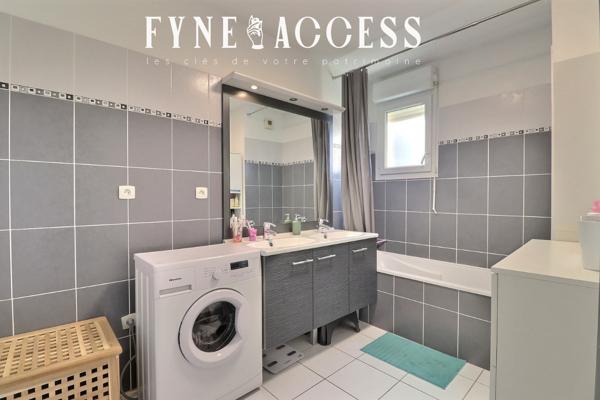 VÉNISSIEUX CENTRE VILLE - PORTES DE LYON - RÉSIDENCE RÉCENTE - APPARTEMENT 4 PIÈCES SÉJOUR DOUBLE - BALCON ET GARAGE - TRAMWAY T10 - TRAMWAY T4 - MÉTRO D - BUS - ACCES RAPIDE A7 - A6 - ROCADE EST , Venissieux