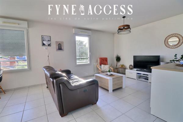 VÉNISSIEUX CENTRE VILLE - PORTES DE LYON - RÉSIDENCE RÉCENTE - APPARTEMENT 4 PIÈCES SÉJOUR DOUBLE - BALCON ET GARAGE - TRAMWAY T10 - TRAMWAY T4 - MÉTRO D - BUS - ACCES RAPIDE A7 - A6 - ROCADE EST , Venissieux