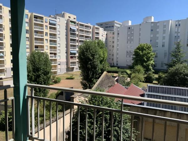 APPARTEMENT T3 A LOUER - LYON 7EME ARRONDISSEMENT Lamothe 70.61 m 2 1 152,78 € charges comprises par mois