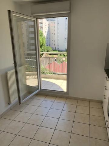APPARTEMENT T3 A LOUER - LYON 7EME ARRONDISSEMENT Lamothe 70.61 m 2 1 152,78 € charges comprises par mois