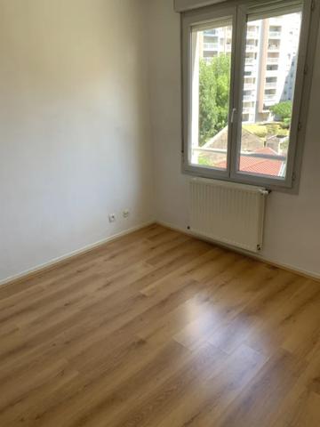 APPARTEMENT T3 A LOUER - LYON 7EME ARRONDISSEMENT Lamothe 70.61 m 2 1 152,78 € charges comprises par mois