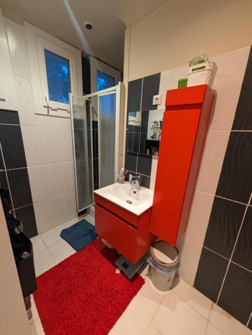 maison familiale sur deux niveaux de 7 pièces 5 chambres, grand jardin