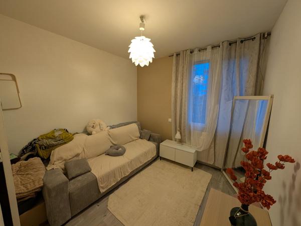 maison familiale sur deux niveaux de 7 pièces 5 chambres, grand jardin