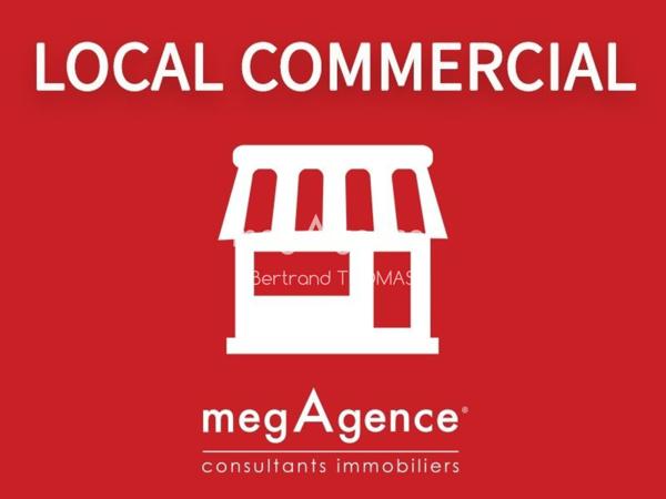 Local Commercial à LECOUSSE, 35133 - 3 pièces 240m²