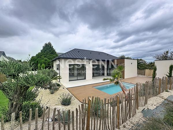 MAISON CONTEMPORAINE DE PLAIN-PIED AVEC PISCINE, AU CALME ENTRE CENTRE ET MER
