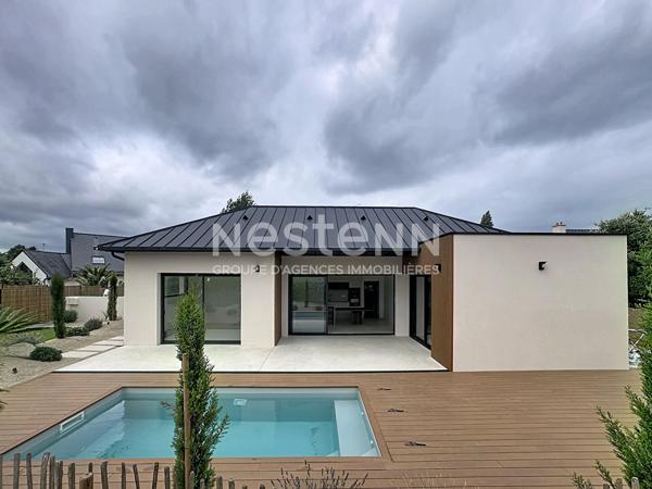 MAISON CONTEMPORAINE DE PLAIN-PIED AVEC PISCINE, AU CALME ENTRE CENTRE ET MER