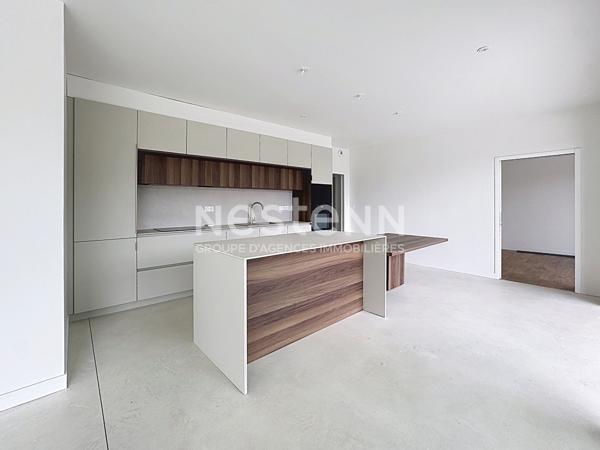 MAISON CONTEMPORAINE DE PLAIN-PIED AVEC PISCINE, AU CALME ENTRE CENTRE ET MER