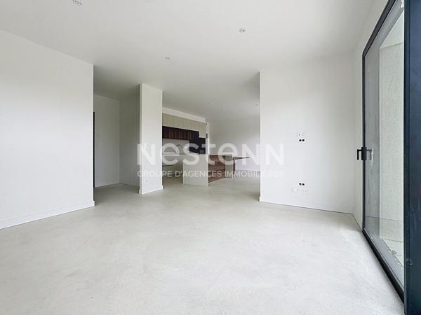 MAISON CONTEMPORAINE DE PLAIN-PIED AVEC PISCINE, AU CALME ENTRE CENTRE ET MER