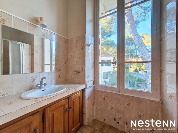 Villa de caractère à Cavalaire-sur-Mer 6 pièce(s) 119 m² proche des plages et des commerces