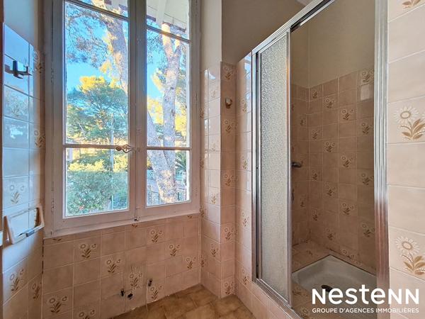 Villa de caractère à Cavalaire-sur-Mer 6 pièce(s) 119 m² proche des plages et des commerces