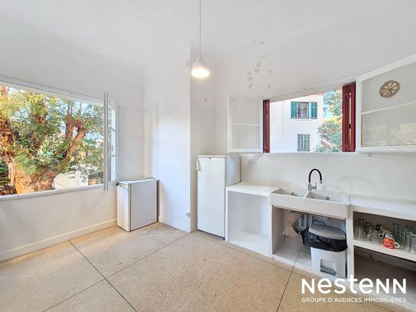 Villa de caractère à Cavalaire-sur-Mer 6 pièce(s) 119 m² proche des plages et des commerces