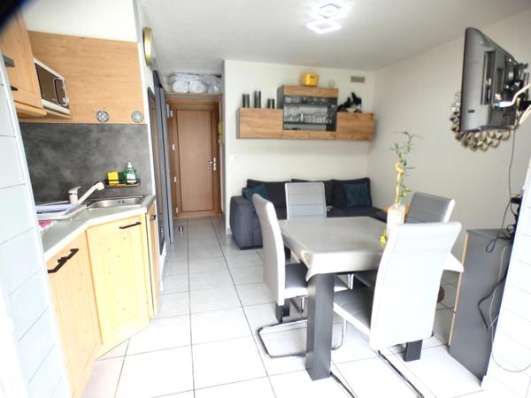 Pinède. Appartement 2 pièces avec terrasse