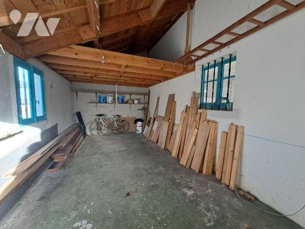 A Vendre au Bourg de PLEUVEN,  au calme dans un quartier réaménagé, maison des années 60 d'une ...