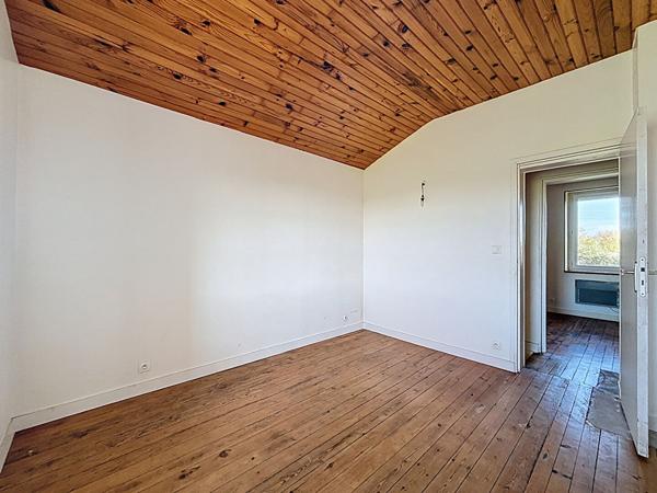 Maison ancienne à vendre au coeur de Juigné sur Loire sur une belle parcelle close de plus de 800m²