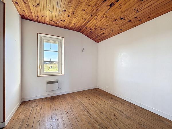 Maison ancienne à vendre au coeur de Juigné sur Loire sur une belle parcelle close de plus de 800m²