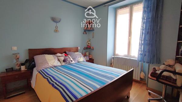 Maison
                                                                                                                                                                                                                                                                                                                        8 pièce(s)                                                                                                                                                                                                          3 chambre(s)                                                                                                                                                                                                          133  m²