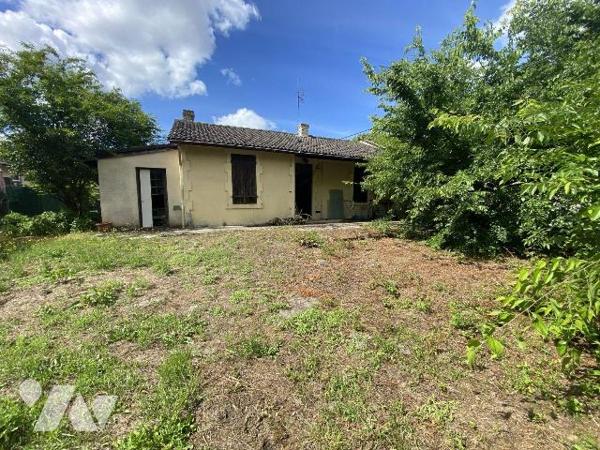 BLANQUEFORT
je vous propose cette maison  de 59 m² à rénover entièrement
DPE F.
Elle se comp...