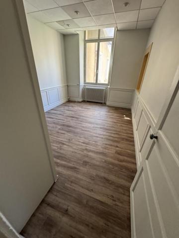 Local en RDC environ 65 m²