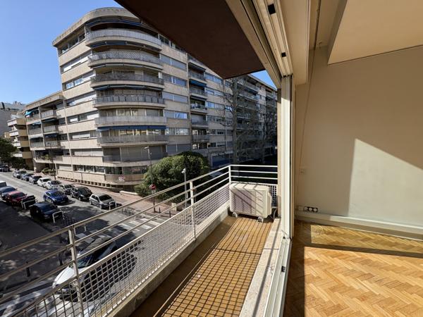 Marseille (13008) Superbe 5 pièces rénové de 161 m² – Volumes exceptionnels & extérieur – Périer / Prado