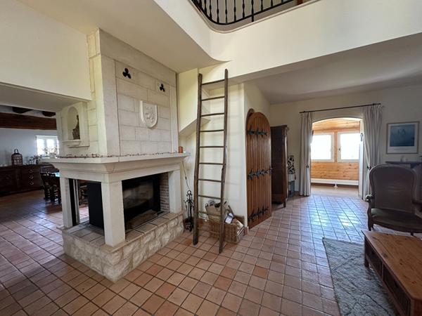 PALLUAU SUR INDRE - Maison restaurée - 190 m²  - 7 pièces - terrain avec piscine - garage