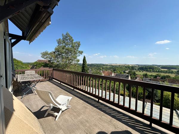 PALLUAU SUR INDRE - Maison restaurée - 190 m²  - 7 pièces - terrain avec piscine - garage