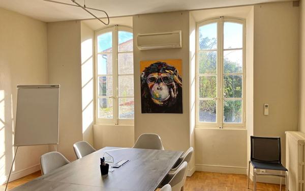 Immeuble à vendre    9 pièces •  Angoulême