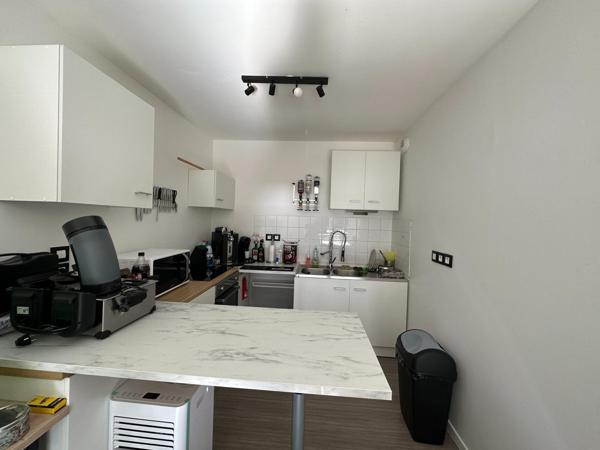 APPARTEMENT TYPE T2 + STATIONNEMENT LIBRE D'OCCUPATION