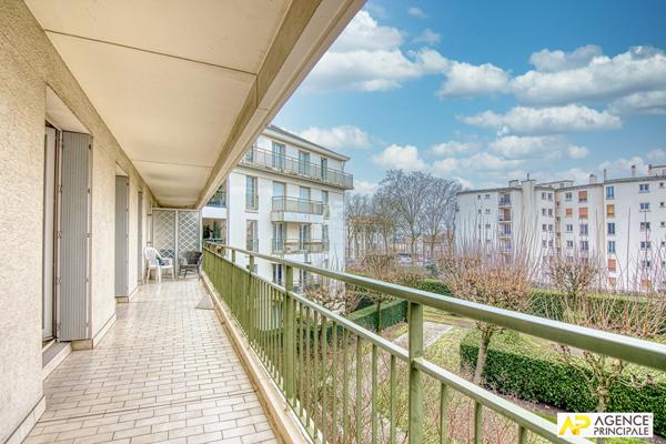 Versailles Rive-Droite Appartement 5 pièces 102.71 m² carrez situé au 2eme étage avec ascenseur, cave et box €695 000 ** - Référence 26676